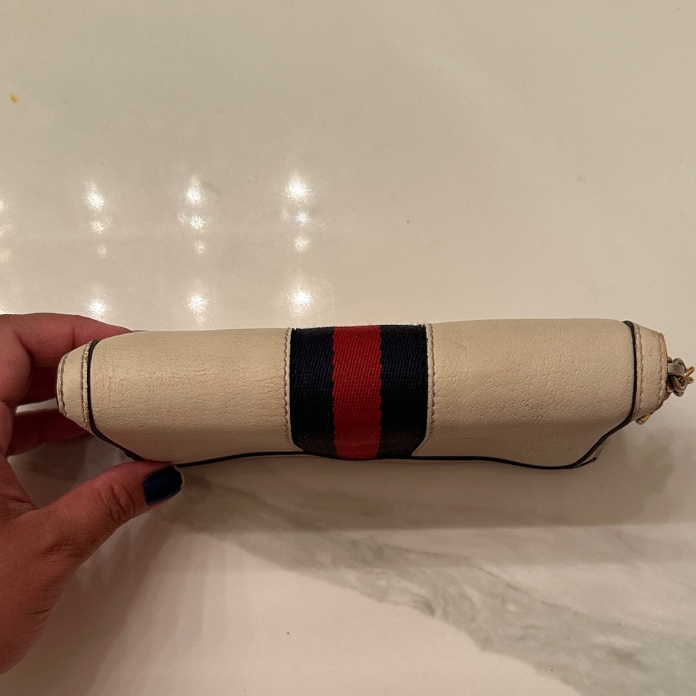 Gucci Beige Leather Wallet with Gold Logo - Picture 5 of 10
